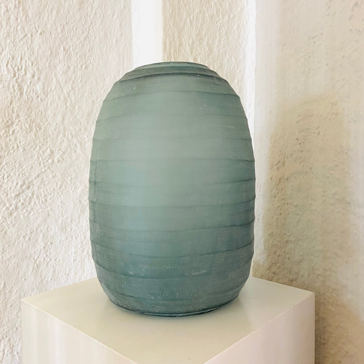GUAXS Vase | BELLY enorm indigo | Glas, mundgeblasen und von Hand