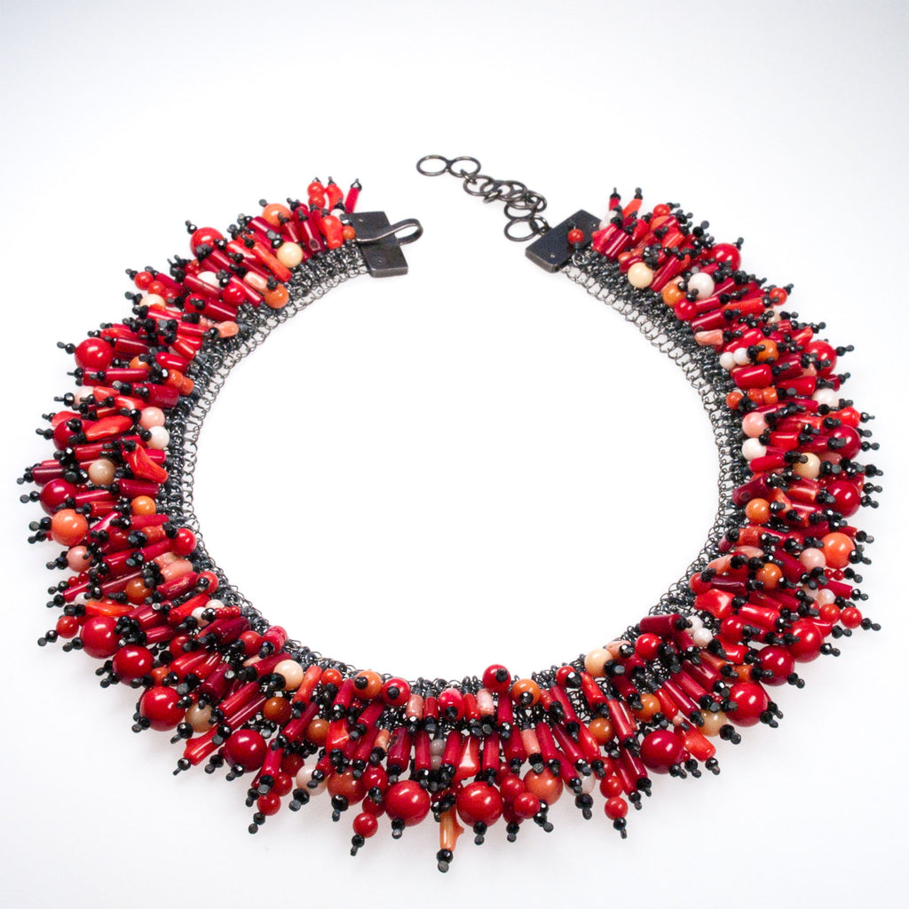 COLLIER DE CHIEN schwarzer Spinell und Korallen