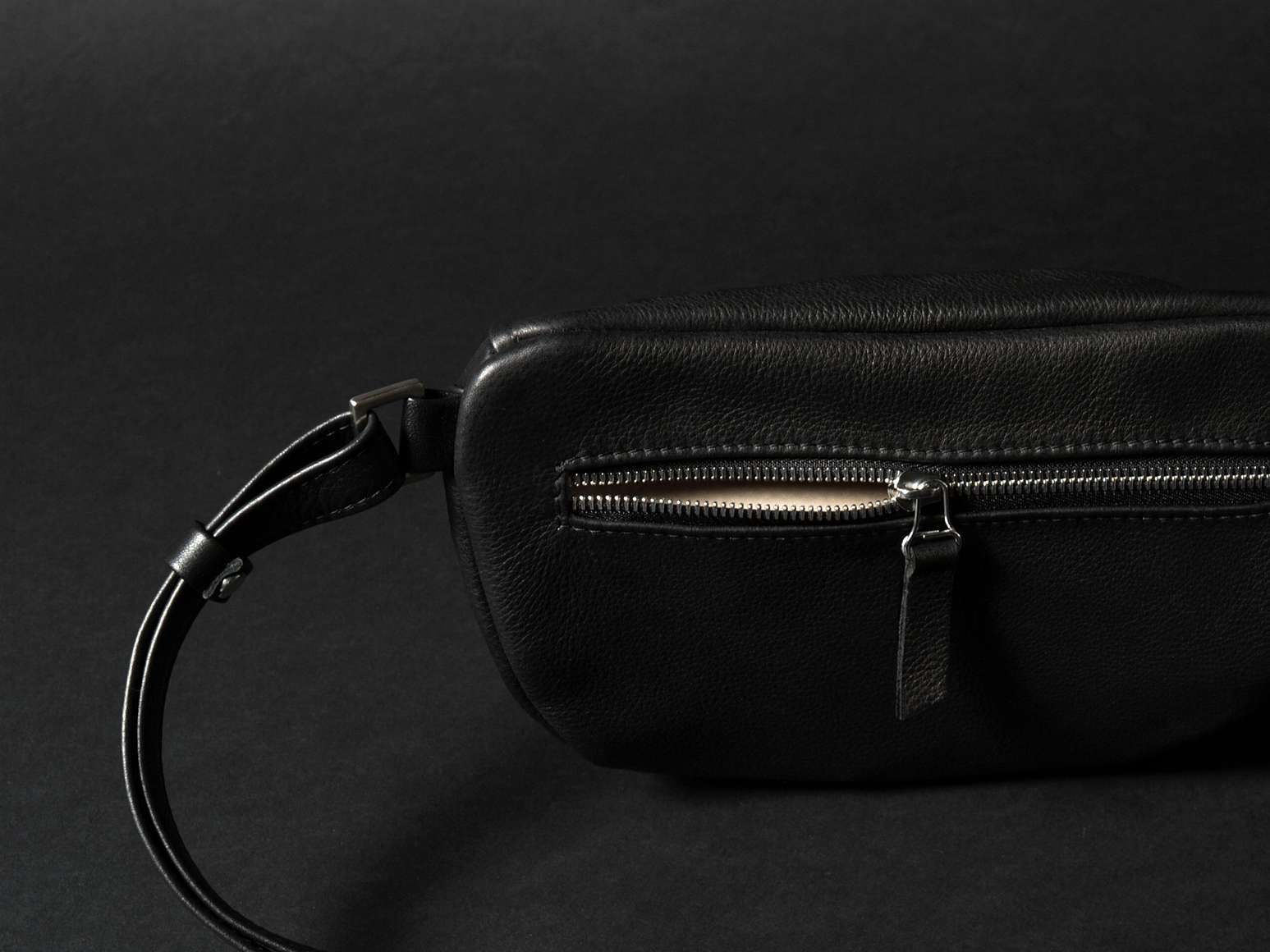 Ackermann Bodybag | MARSEILLE aus schwarzem Softnappa