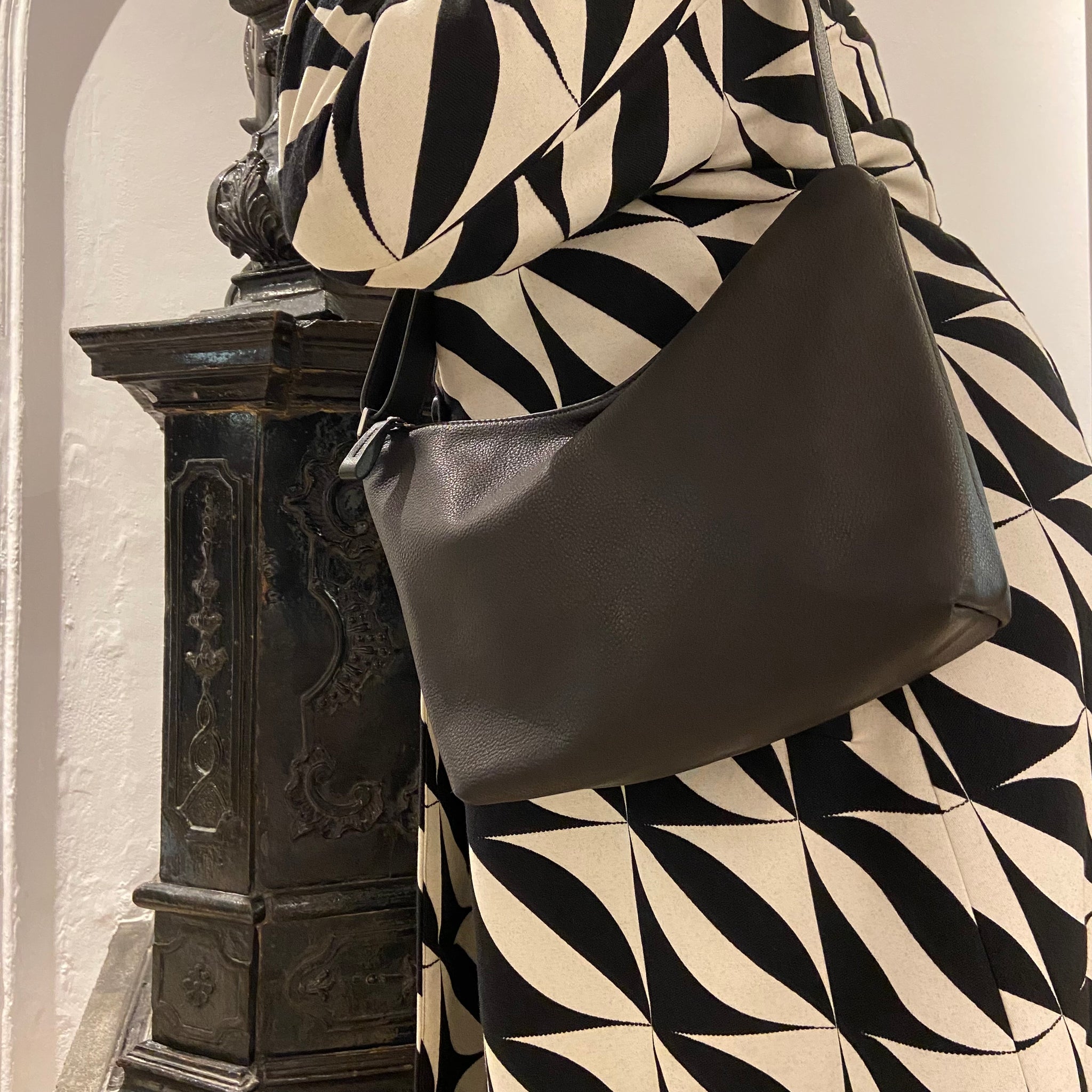 Ackermann Tasche DUBLIN M aus schwarzem Softnappa