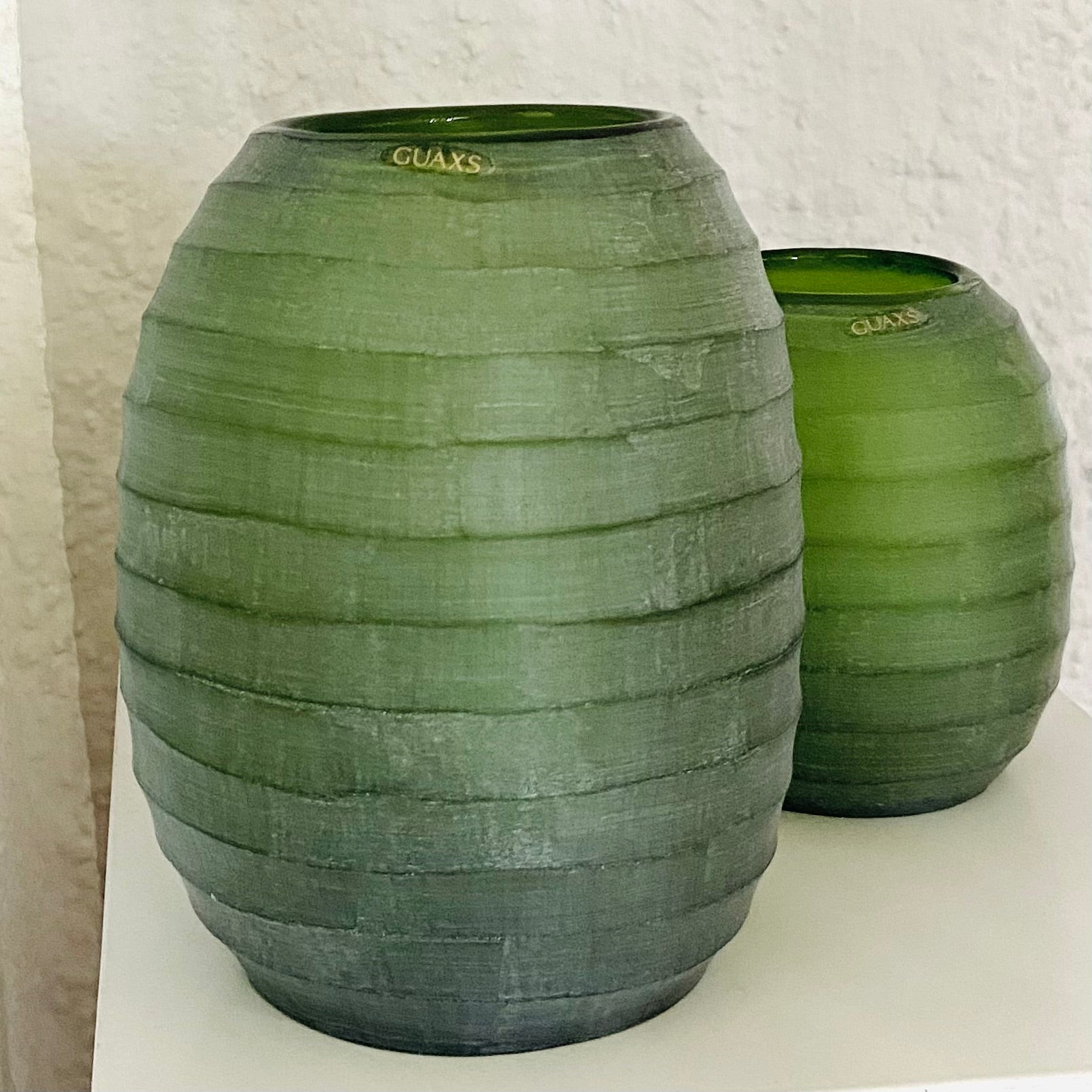GUAXS  Vase  | BELLY XL in grün | Glas, mundgeblasen und von Hand geschliffen