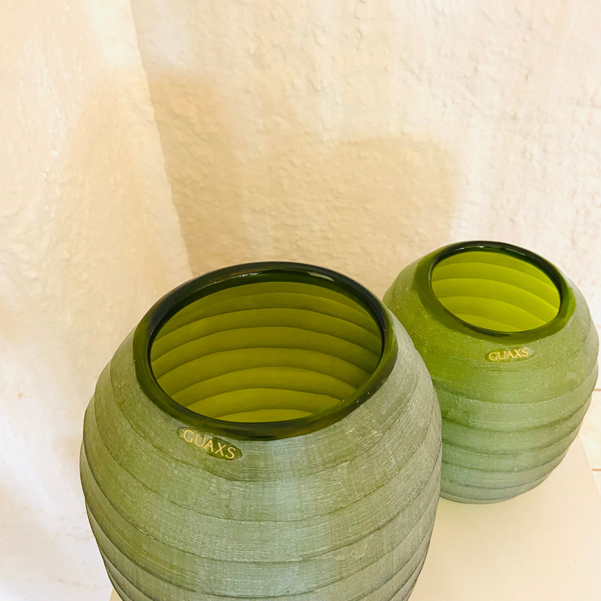GUAXS  Vase  | BELLY XL in grün | Glas, mundgeblasen und von Hand geschliffen