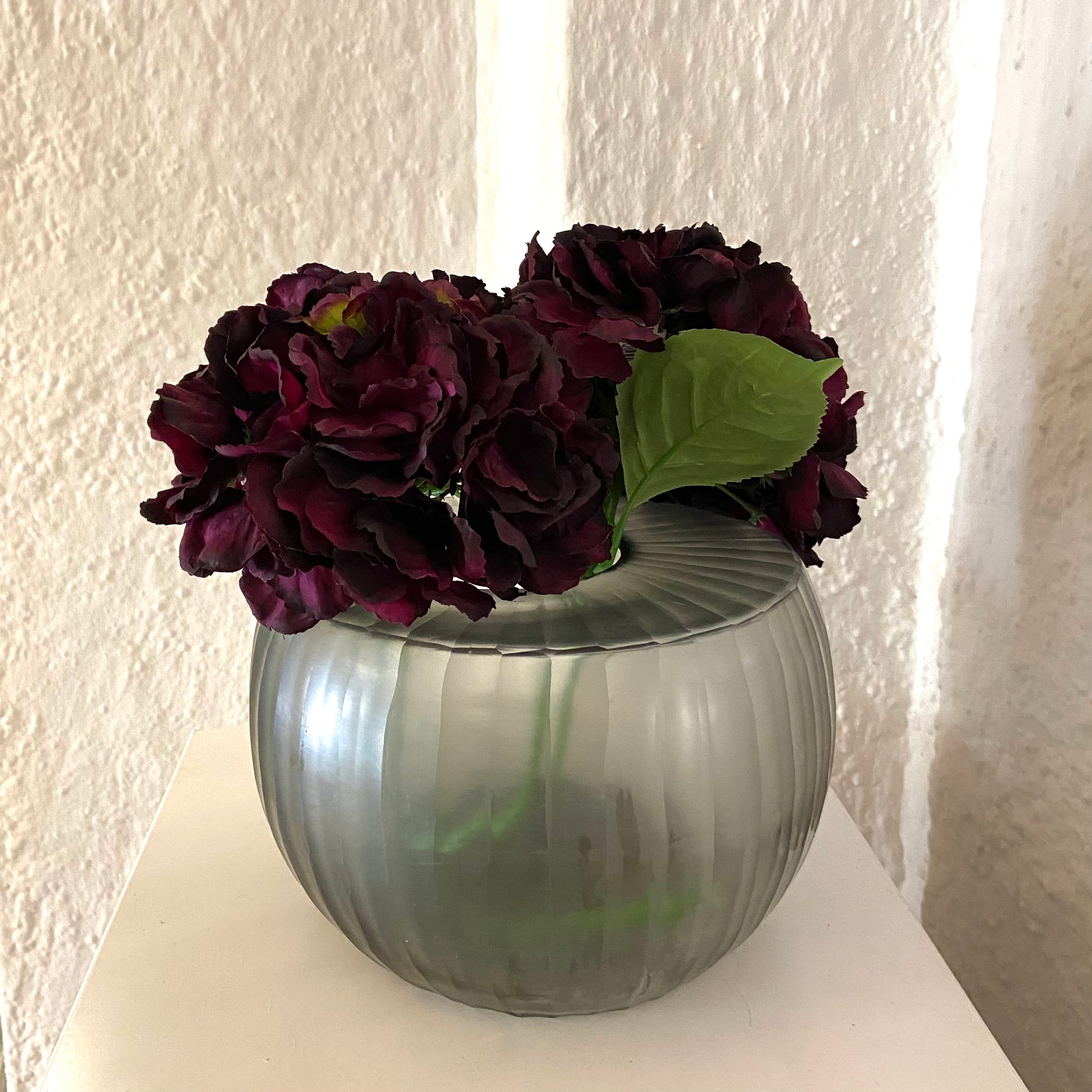 GUAXS  Vase  | MADRAS M - hellgrau | Glas, mundgeblasen und von Hand geschliffen