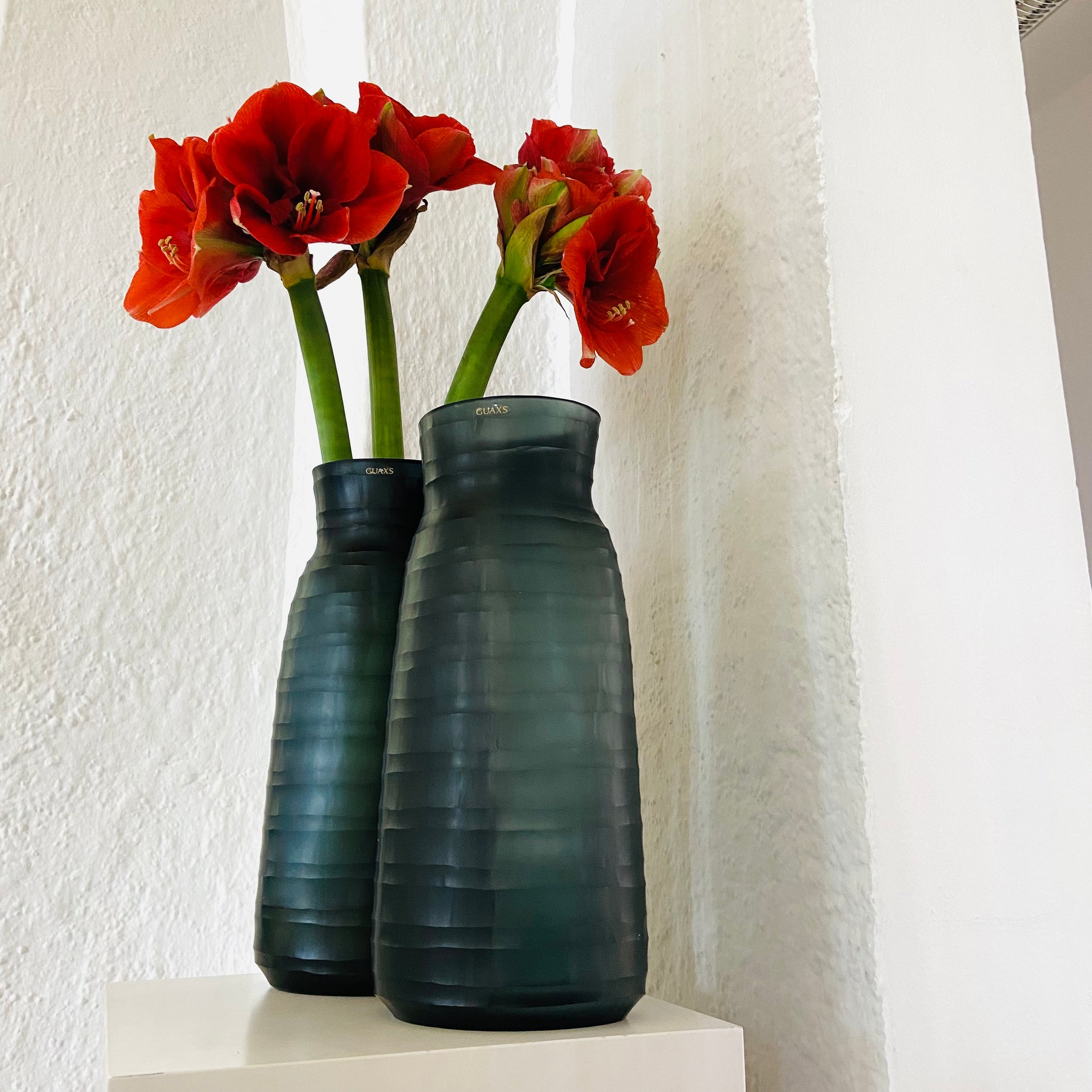GUAXS  Vase  | MATHURA TALL - dark indigo | Glas, mundgeblasen und von Hand geschliffen