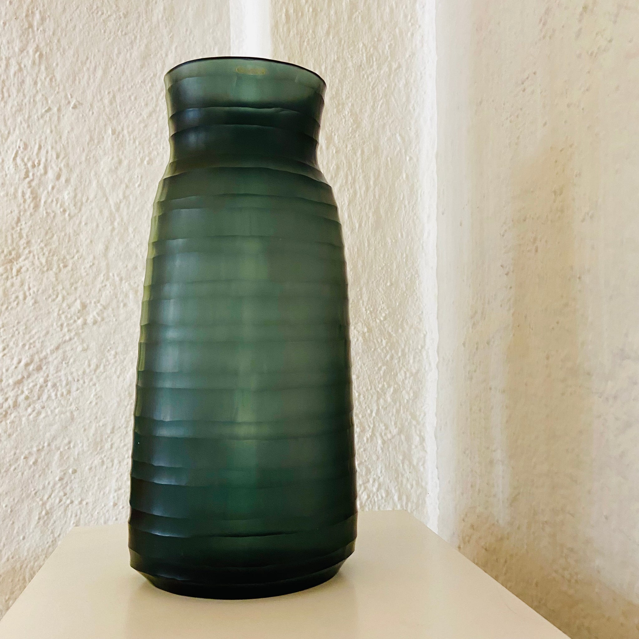GUAXS  Vase  | MATHURA TALL - dark indigo | Glas, mundgeblasen und von Hand geschliffen