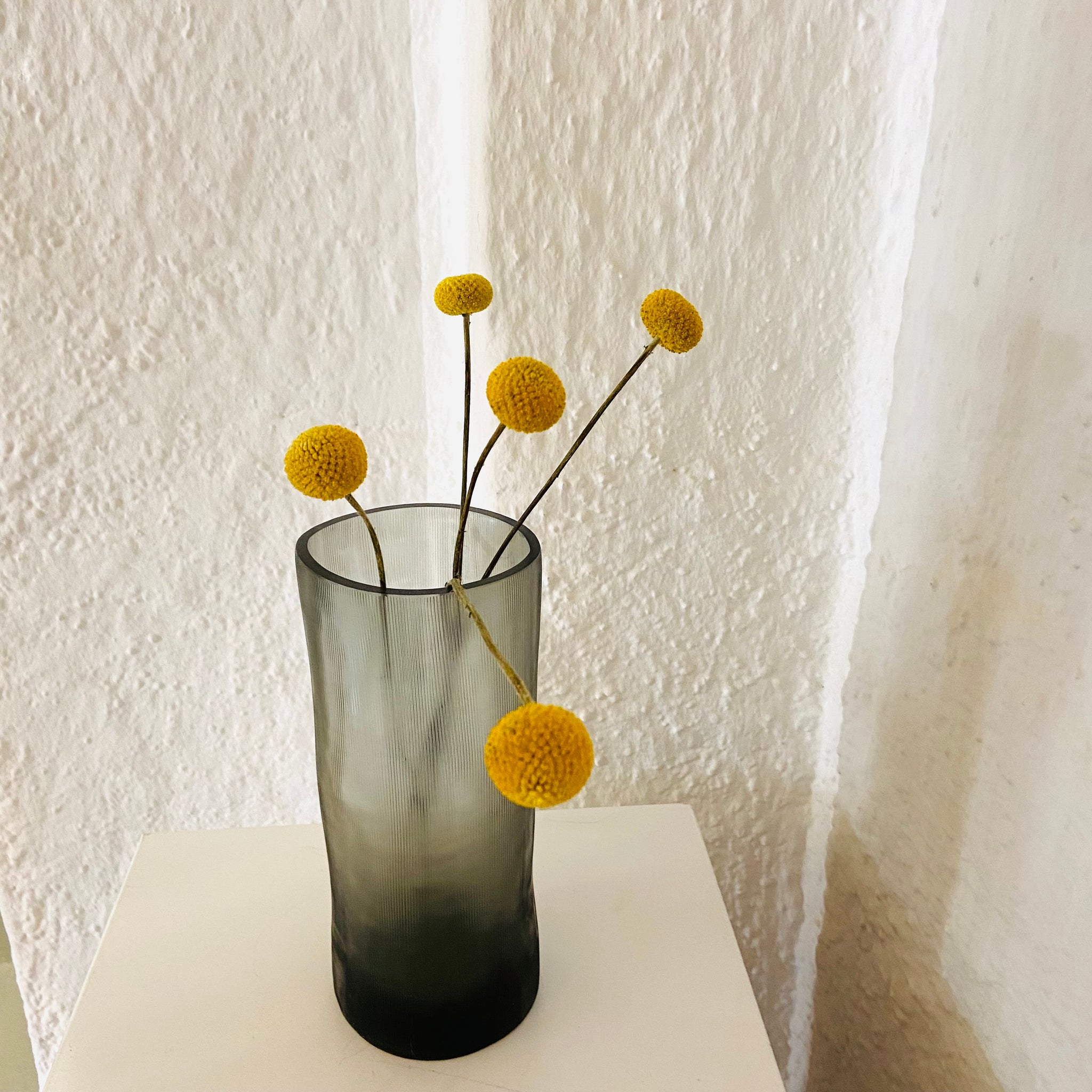 GUAXS  Vase  | TUBE S - hellgrau | Glas, mundgeblasen und von Hand geschliffen