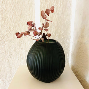 GUAXS  Vasen  | NAGAA M black | Glas, mundgeblasen und von Hand geschliffen